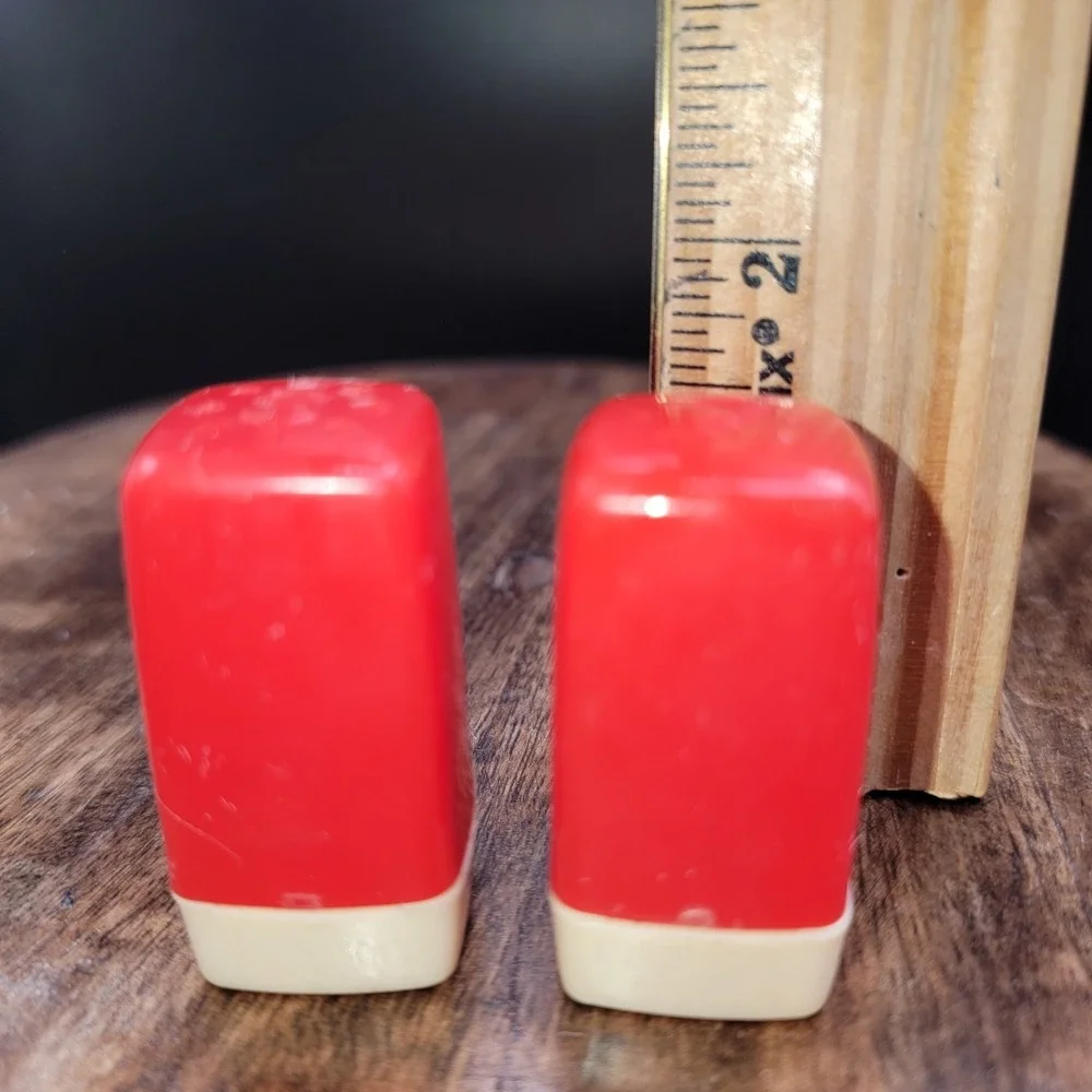 Vtg 1950's Salt & Pepper Shakers - Red & White Plastic Square Approx 1 3/4